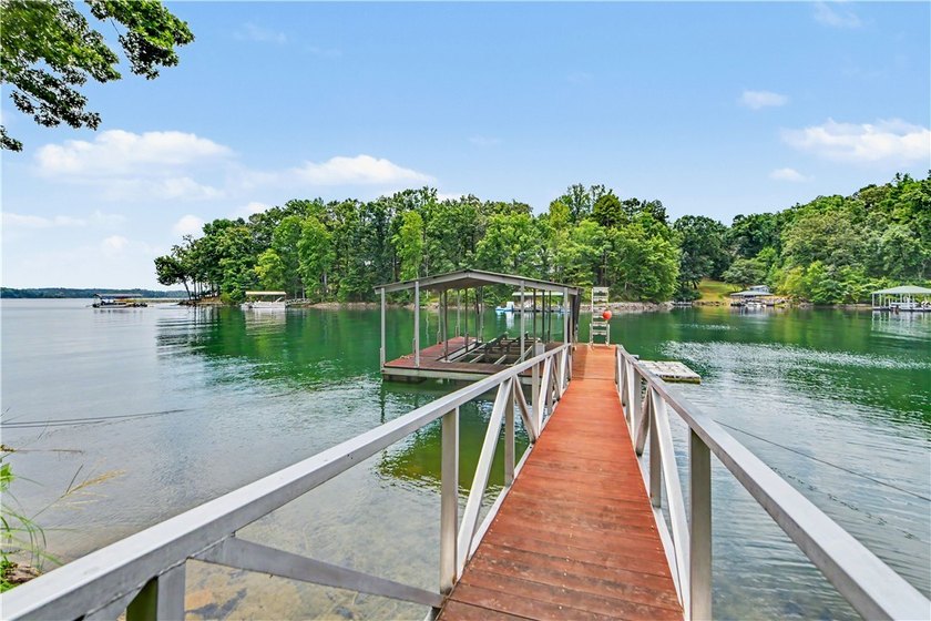 The Keowee Life awaits you at 3 Horizon Pointe. This luxury home - photo 12