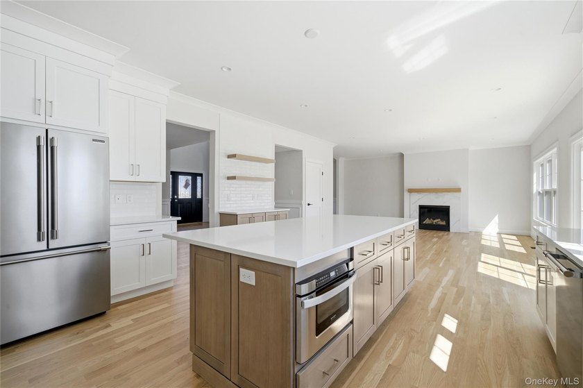 Welcome to this beautifully crafted 5 bedroom, 3 full bath home - photo 15