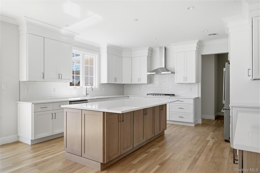 Welcome to this beautifully crafted 5 bedroom, 3 full bath home - photo 17