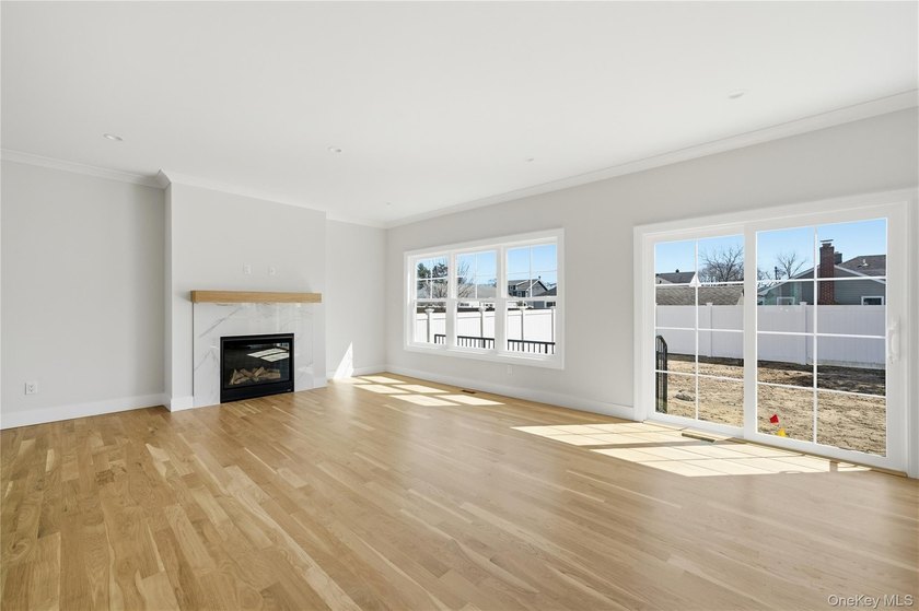 Welcome to this beautifully crafted 5 bedroom, 3 full bath home - photo 21