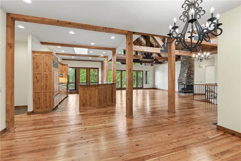 The Keowee Life awaits you at 3 Horizon Pointe. This luxury home - photo 24
