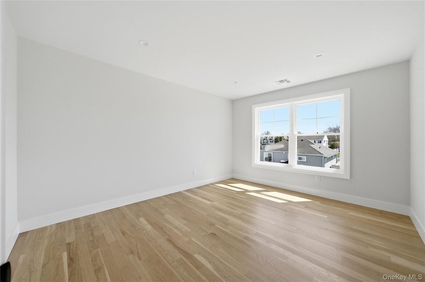 Welcome to this beautifully crafted 5 bedroom, 3 full bath home - photo 29