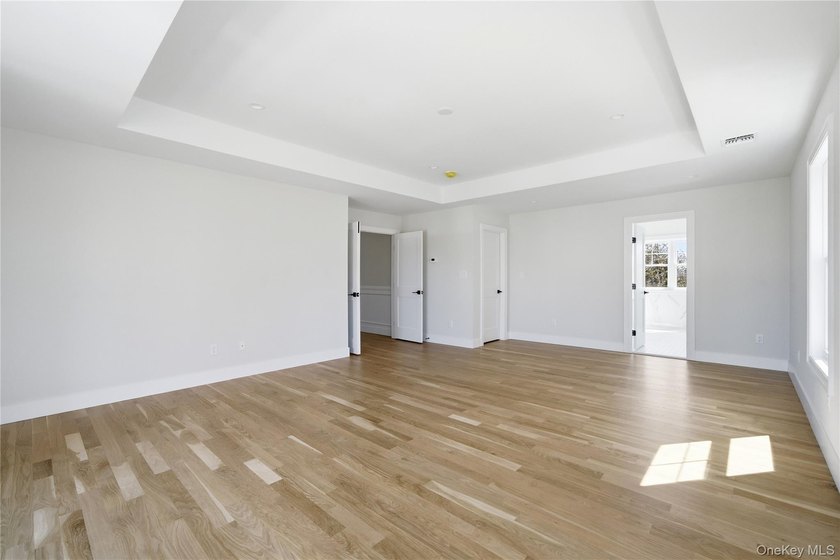 Welcome to this beautifully crafted 5 bedroom, 3 full bath home - photo 31