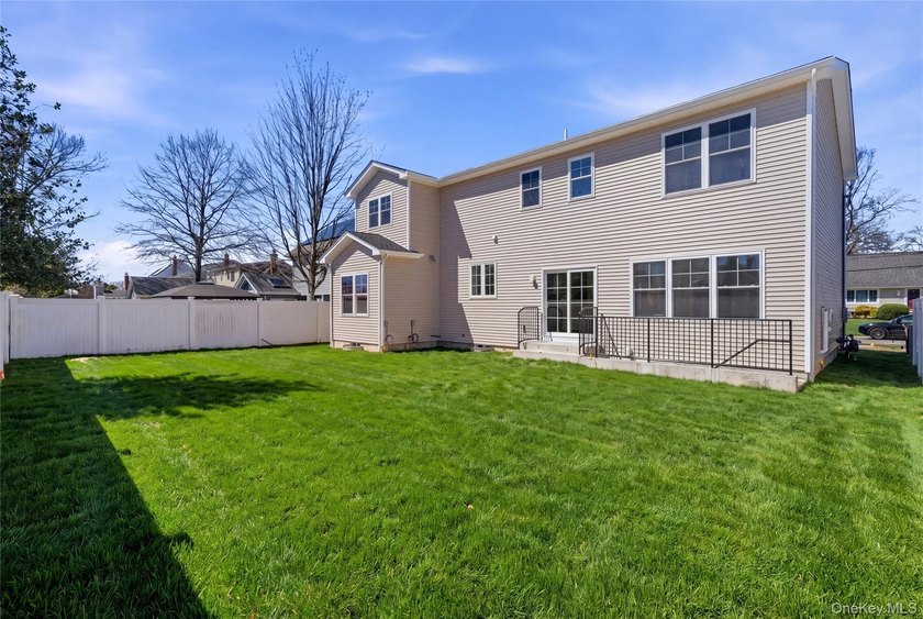 Welcome to this beautifully crafted 5 bedroom, 3 full bath home - photo 40