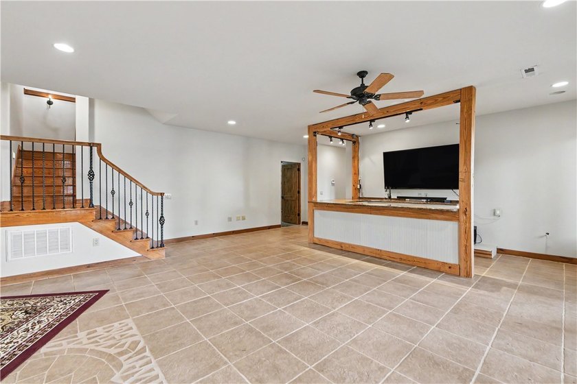 The Keowee Life awaits you at 3 Horizon Pointe. This luxury home - photo 42