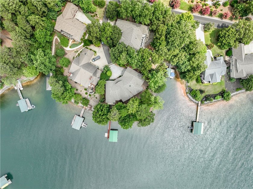 The Keowee Life awaits you at 3 Horizon Pointe. This luxury home - photo 50