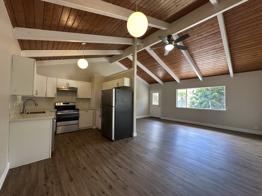 Welcome to this well-maintained 3-bedroom, 2.5-bath home on - photo 3