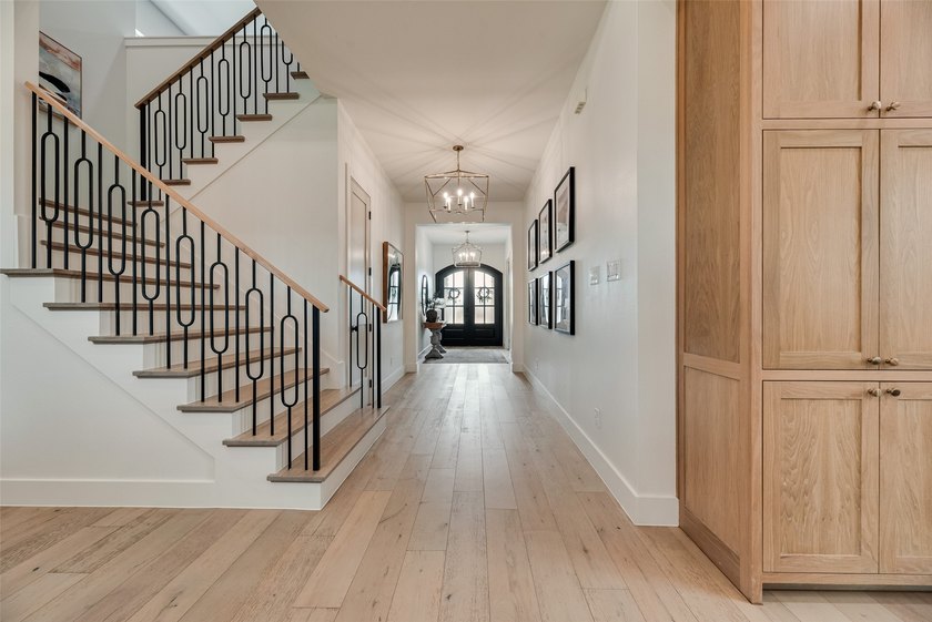 Welcome to this exceptional custom home located on a premium - photo 5