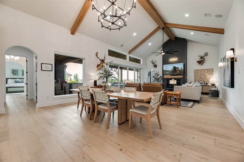 Welcome to this exceptional custom home located on a premium - photo 10