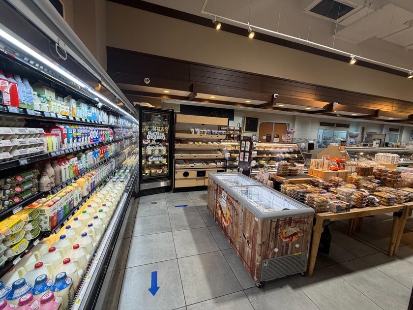 This strategically located grocery store presents an outstanding - photo 11