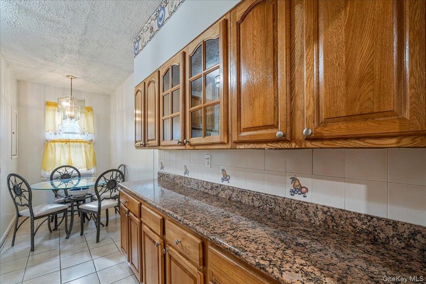 East Flatbush Opportunity! Welcome to this solid 3-bedroom, 2 - photo 12