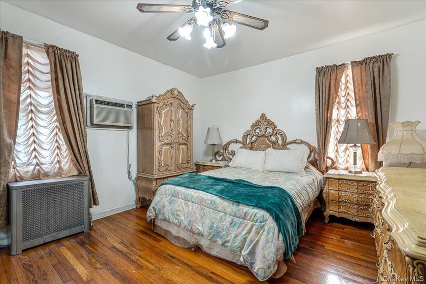 East Flatbush Opportunity! Welcome to this solid 3-bedroom, 2 - photo 13