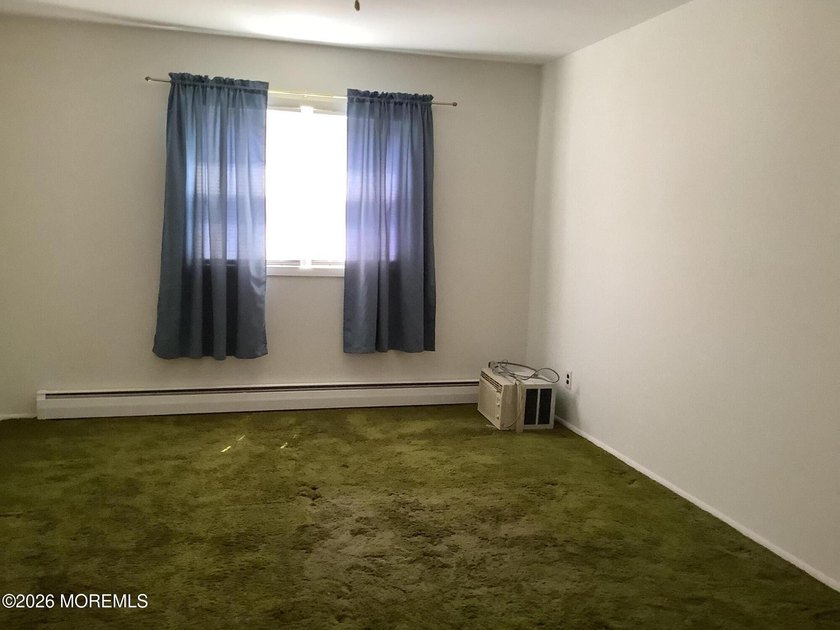 Welcome to Cedar Glen Homes. Enter into an enclosed front room - photo 13