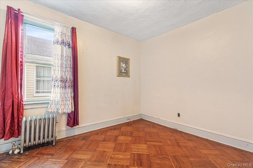 East Flatbush Opportunity! Welcome to this solid 3-bedroom, 2 - photo 16
