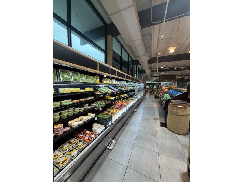 This strategically located grocery store presents an outstanding - photo 18