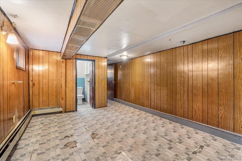 East Flatbush Opportunity! Welcome to this solid 3-bedroom, 2 - photo 18