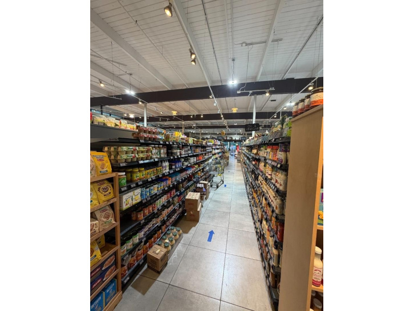 This strategically located grocery store presents an outstanding - photo 22