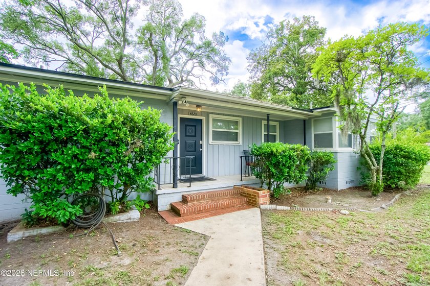 Welcome to your move-in-ready retreat just steps from NAS - photo 33