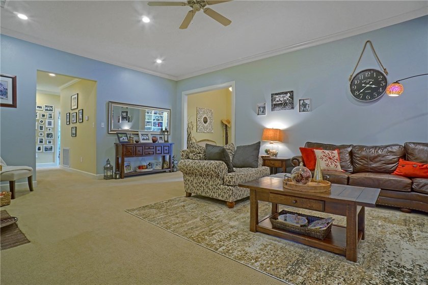 Homes that offer location, elegance, and space don't come up - photo 10