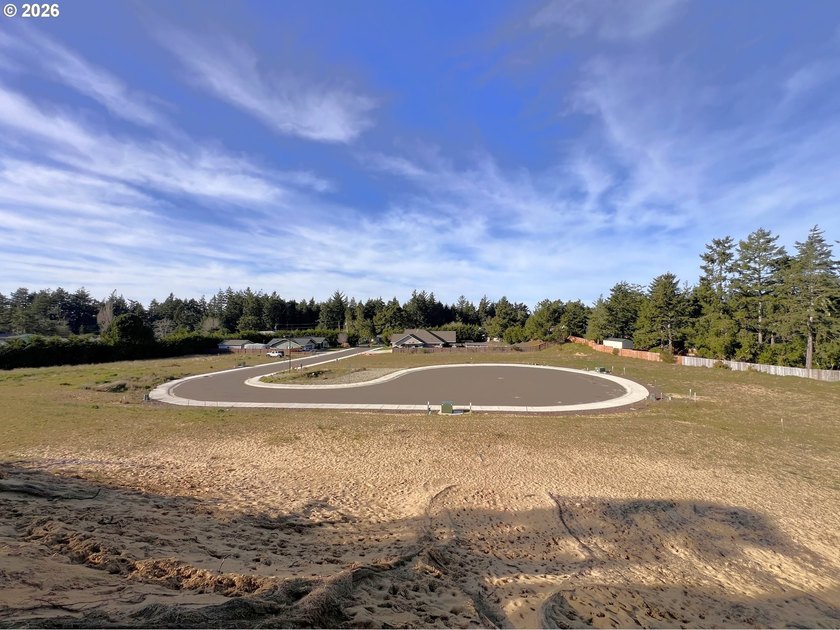Welcome to THE LAKES, a brand-new gated community offering 15 - photo 15