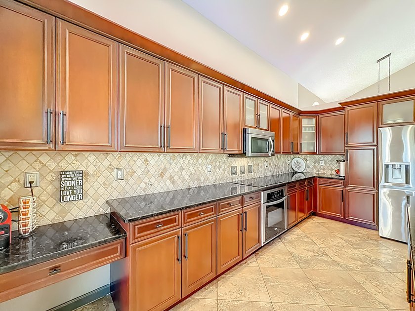 Spectacular 4 bedroom 3 full bath LAKE VIEW home in the - photo 24