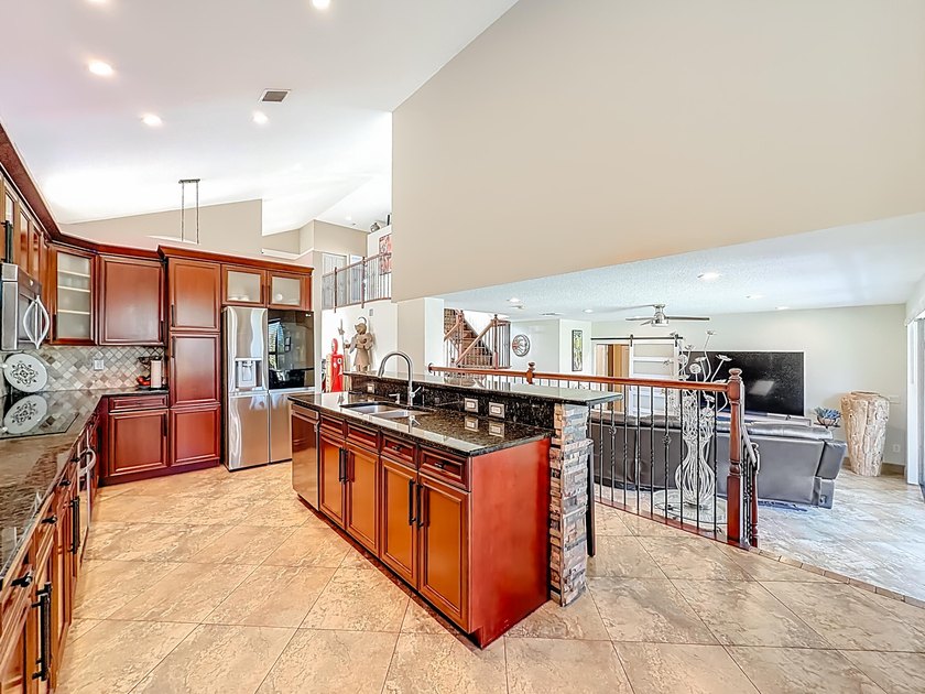 Spectacular 4 bedroom 3 full bath LAKE VIEW home in the - photo 25
