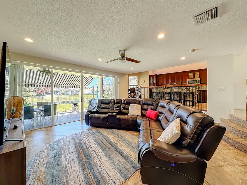 Spectacular 4 bedroom 3 full bath LAKE VIEW home in the - photo 31
