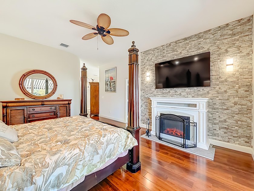 Spectacular 4 bedroom 3 full bath LAKE VIEW home in the - photo 40