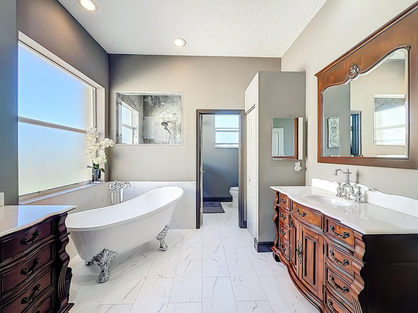 Spectacular 4 bedroom 3 full bath LAKE VIEW home in the - photo 44