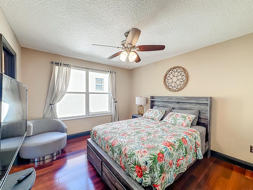 Spectacular 4 bedroom 3 full bath LAKE VIEW home in the - photo 46