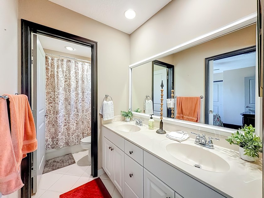 Spectacular 4 bedroom 3 full bath LAKE VIEW home in the - photo 48