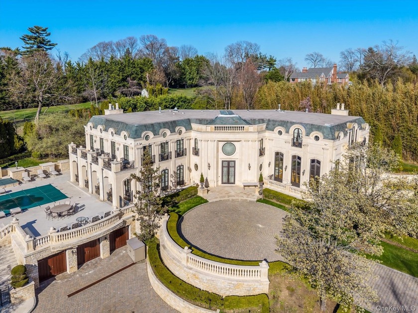 Luxurious Waterview Mansion in the Prestigious Village of Kings - photo 2
