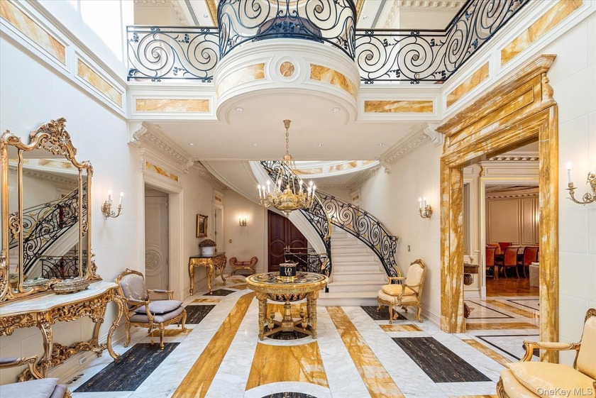 Luxurious Waterview Mansion in the Prestigious Village of Kings - photo 4