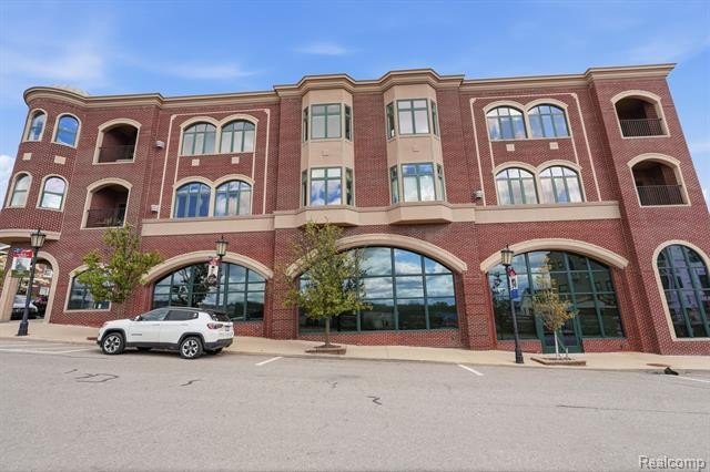 Experience the best of downtown Northville living in this - photo 2
