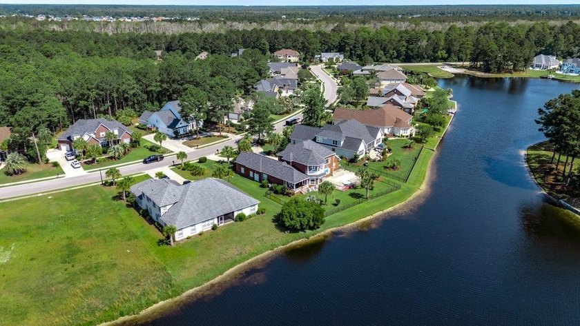 Luxury Waterfront Living with Private Pool in Plantation Lakes! - photo 15