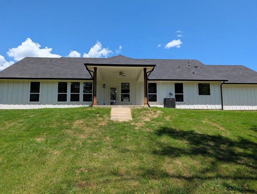 Welcome to where modern farmhouse style meets quality - photo 26