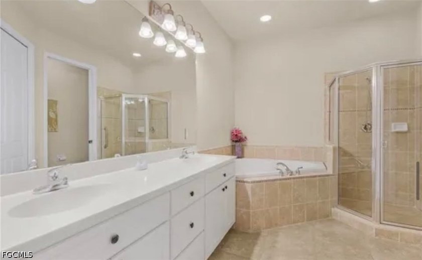 Rare waterfront, corner luxury end-unit in the highly coveted - photo 6