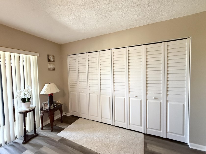 Beautifully updated furnished 1 bedroom, 1.5 bath condo located - photo 11
