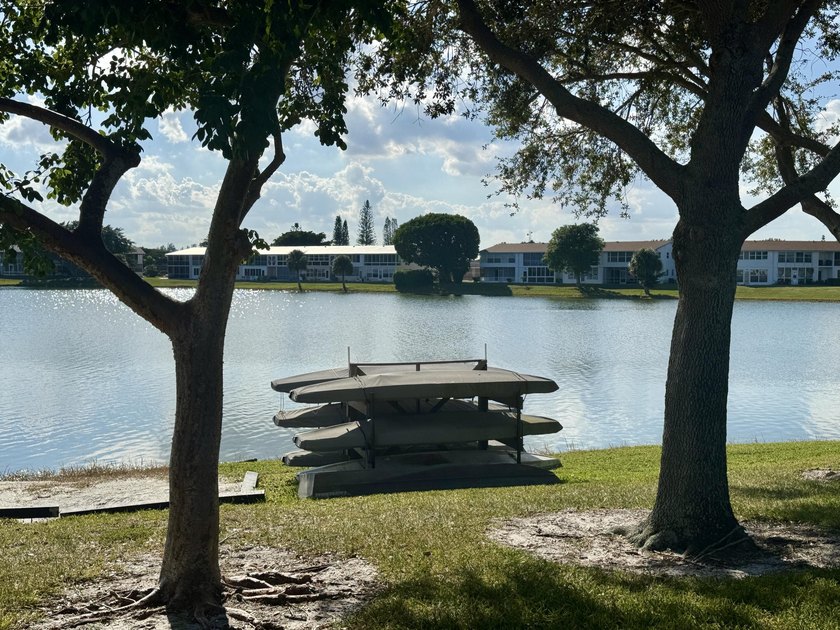 Beautifully updated furnished 1 bedroom, 1.5 bath condo located - photo 20