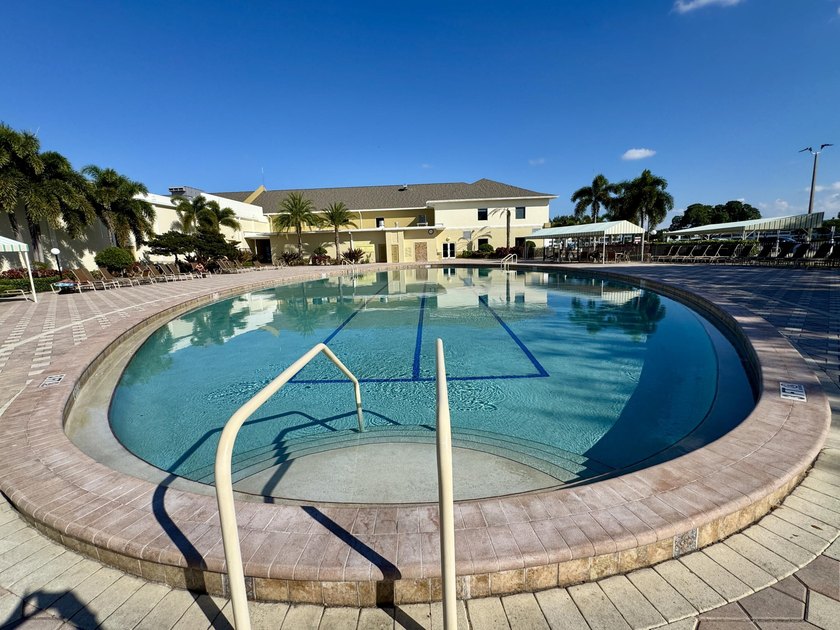 Beautifully updated furnished 1 bedroom, 1.5 bath condo located - photo 22