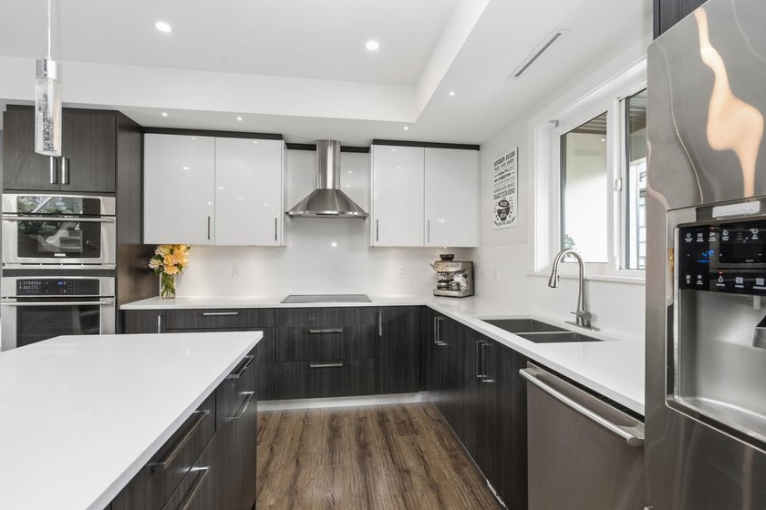 Welcome to this beautifully maintained and exceptionally - photo 10