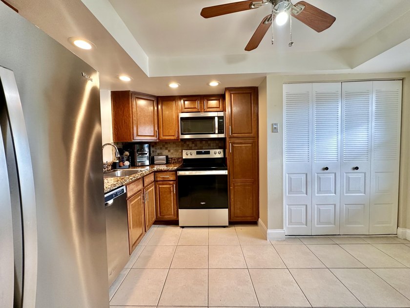 Welcome to this stunning turnkey 2 bed 2 bath property located - photo 3