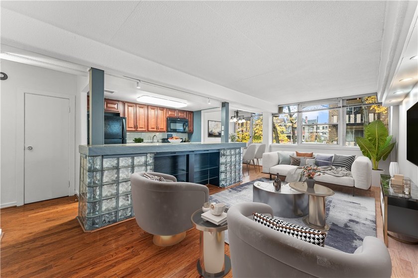 Beautiful Open Floor Plan Condo With Private Balcony Located In - photo 2