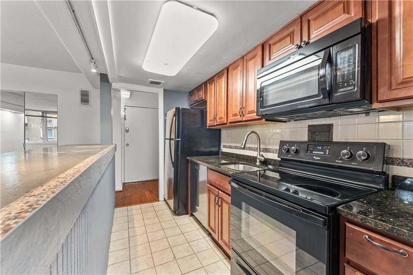 Beautiful Open Floor Plan Condo With Private Balcony Located In - photo 9