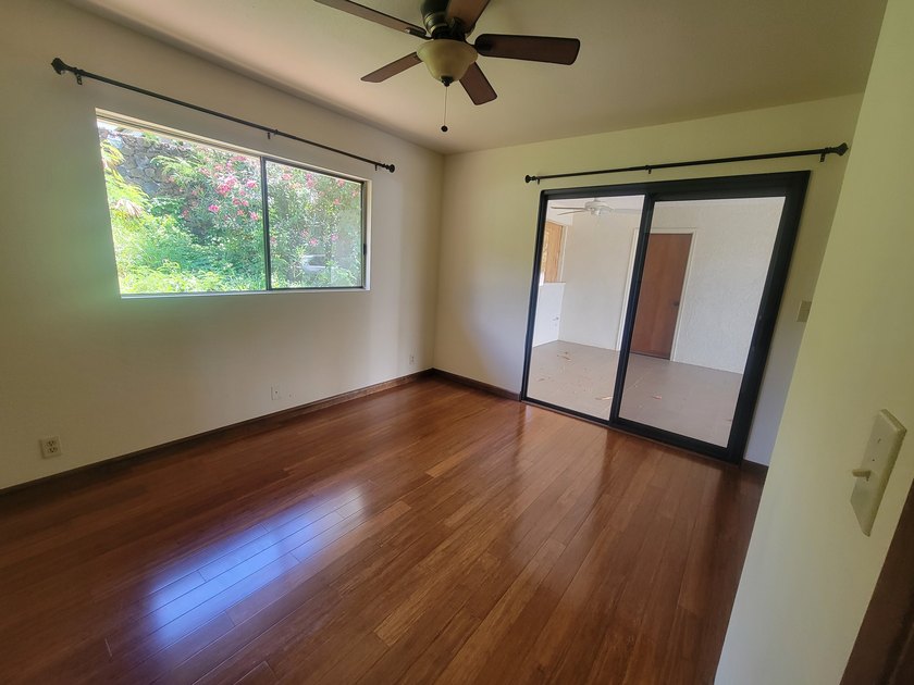 Settle into the comfort of this refreshed single-level 3-bedroom - photo 4