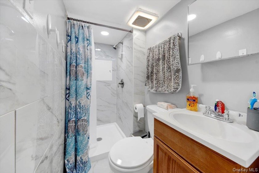Fully detached single-family home PLUS an extra vacant lot! This - photo 7