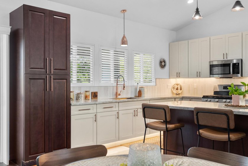 Just a few blocks from the Pacific, this custom 3 bedroom, 2.5 - photo 3