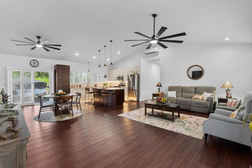 Just a few blocks from the Pacific, this custom 3 bedroom, 2.5 - photo 5