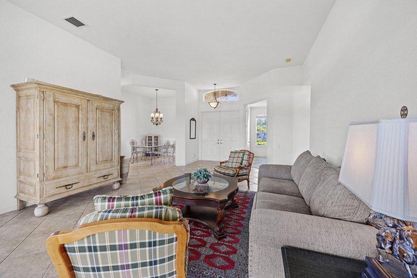 Lake views and sun-filled interiors create a warm, inviting - photo 6