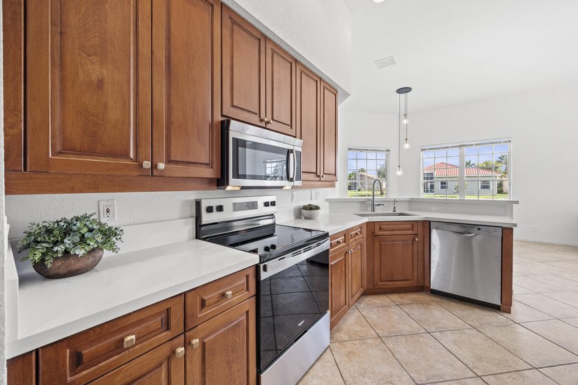 Lake views and sun-filled interiors create a warm, inviting - photo 8